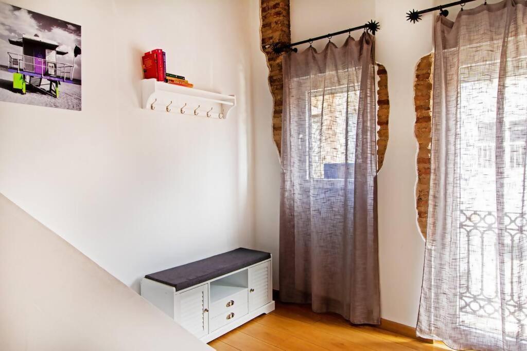 Apartamento Con Terraza Privada Cerca De La Playa Valensiya Dış mekan fotoğraf